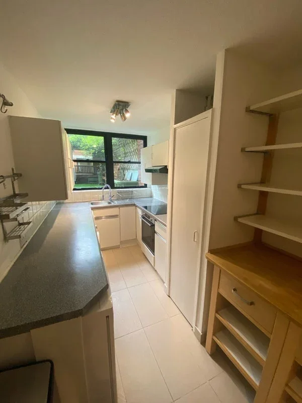 Room Moreton Street in City of Westminster
