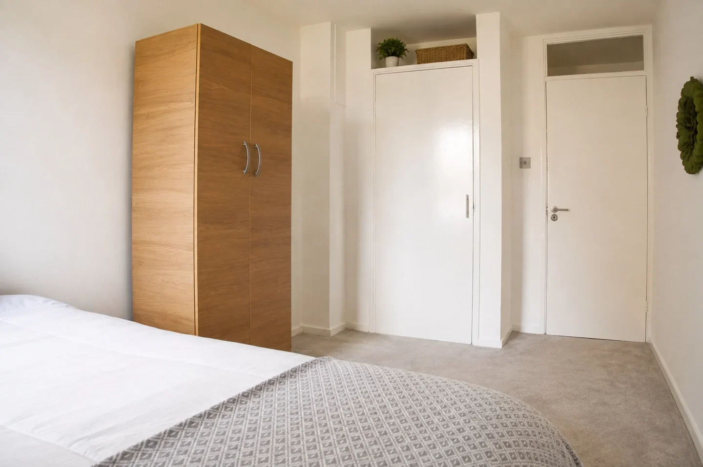 Room Moreton Street in City of Westminster