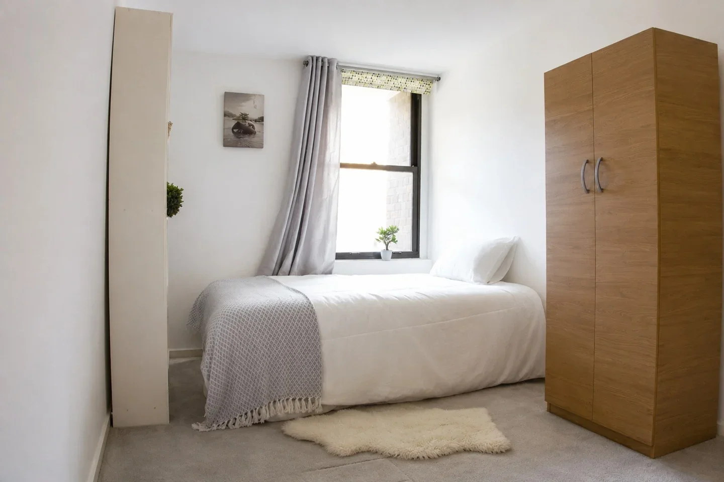 Room Moreton Street in City of Westminster