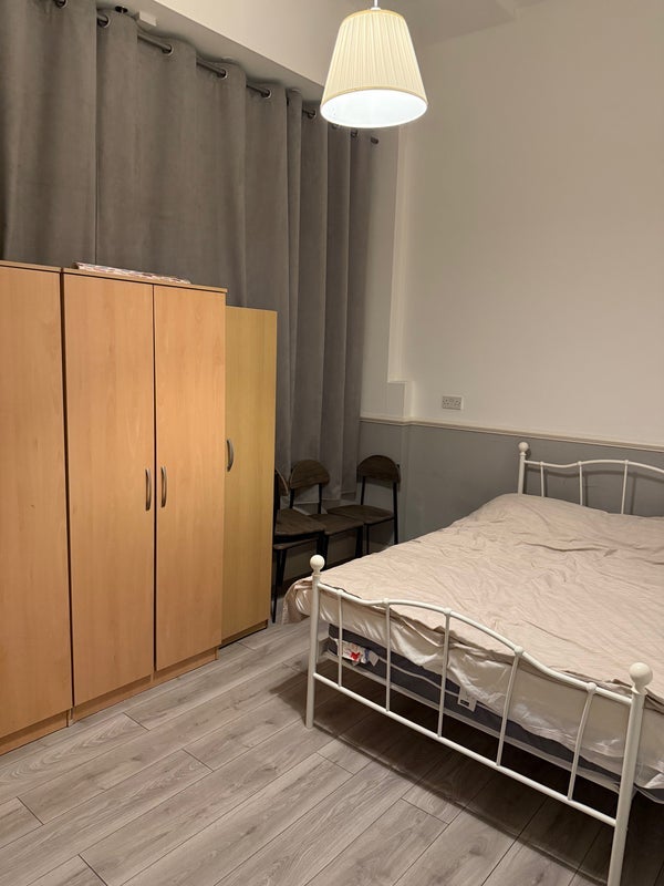 Room Harrow Road in City of Westminster