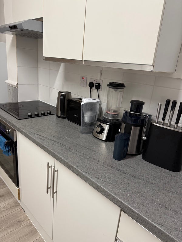 Room Harrow Road in City of Westminster