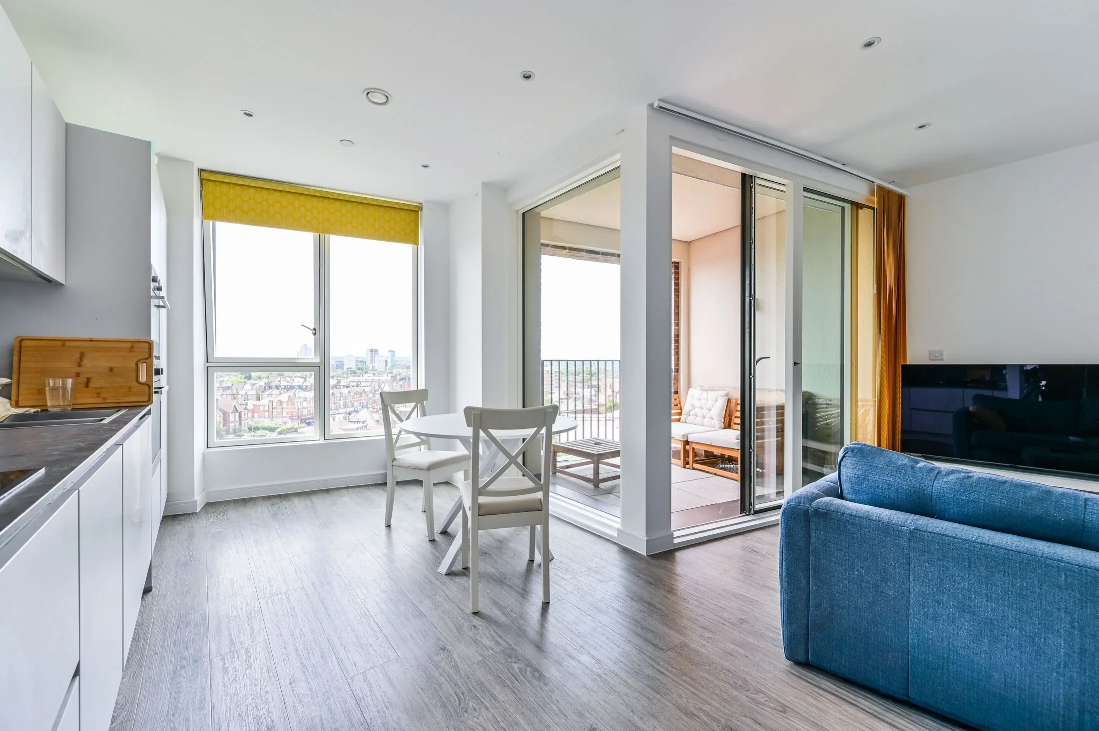 Flat Ilan Square in Greater London