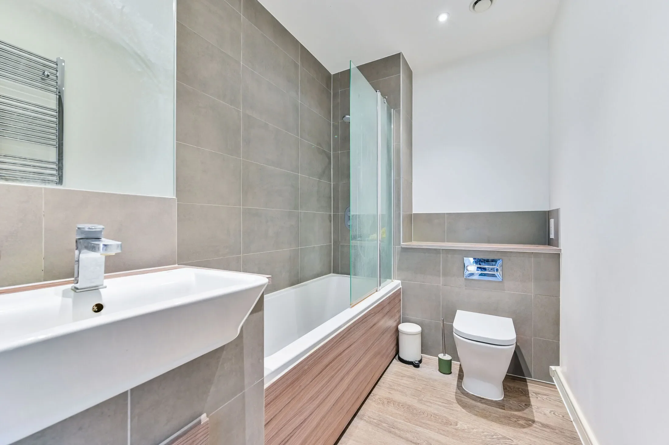 Flat Ilan Square in Greater London
