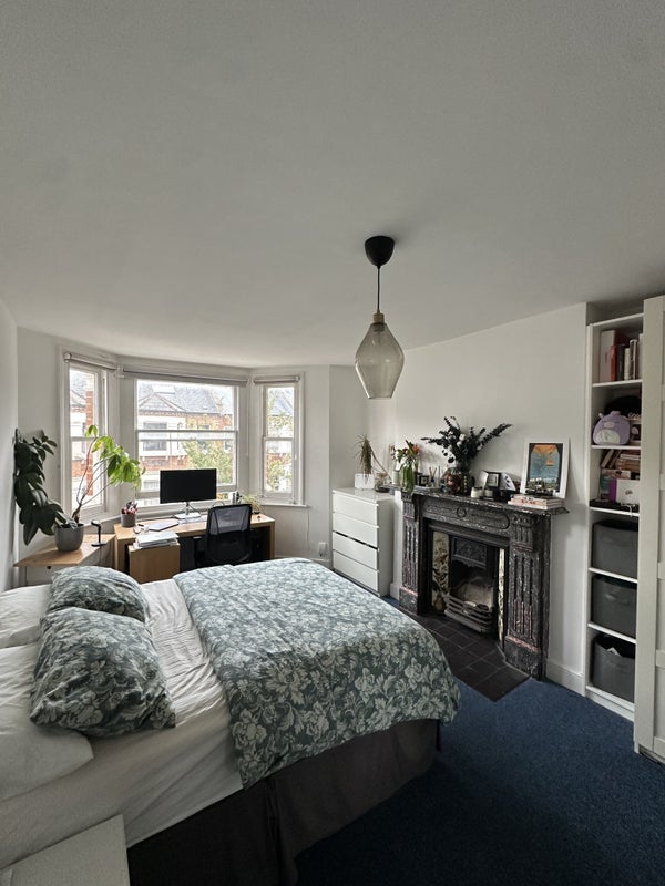 Flat Handforth Road in Greater London