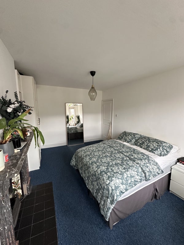 Flat Handforth Road in Greater London