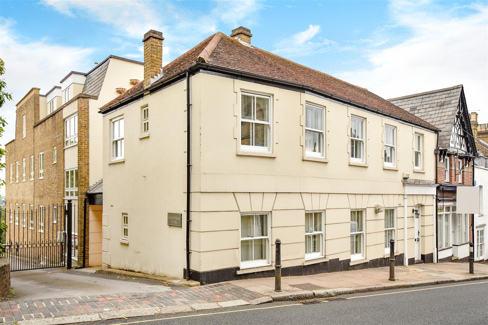 Flat High Street in Greater London
