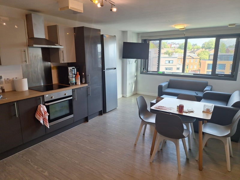 Room Burley Road in Leeds