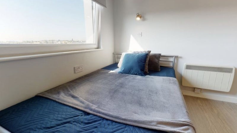 Room Burley Road in Leeds