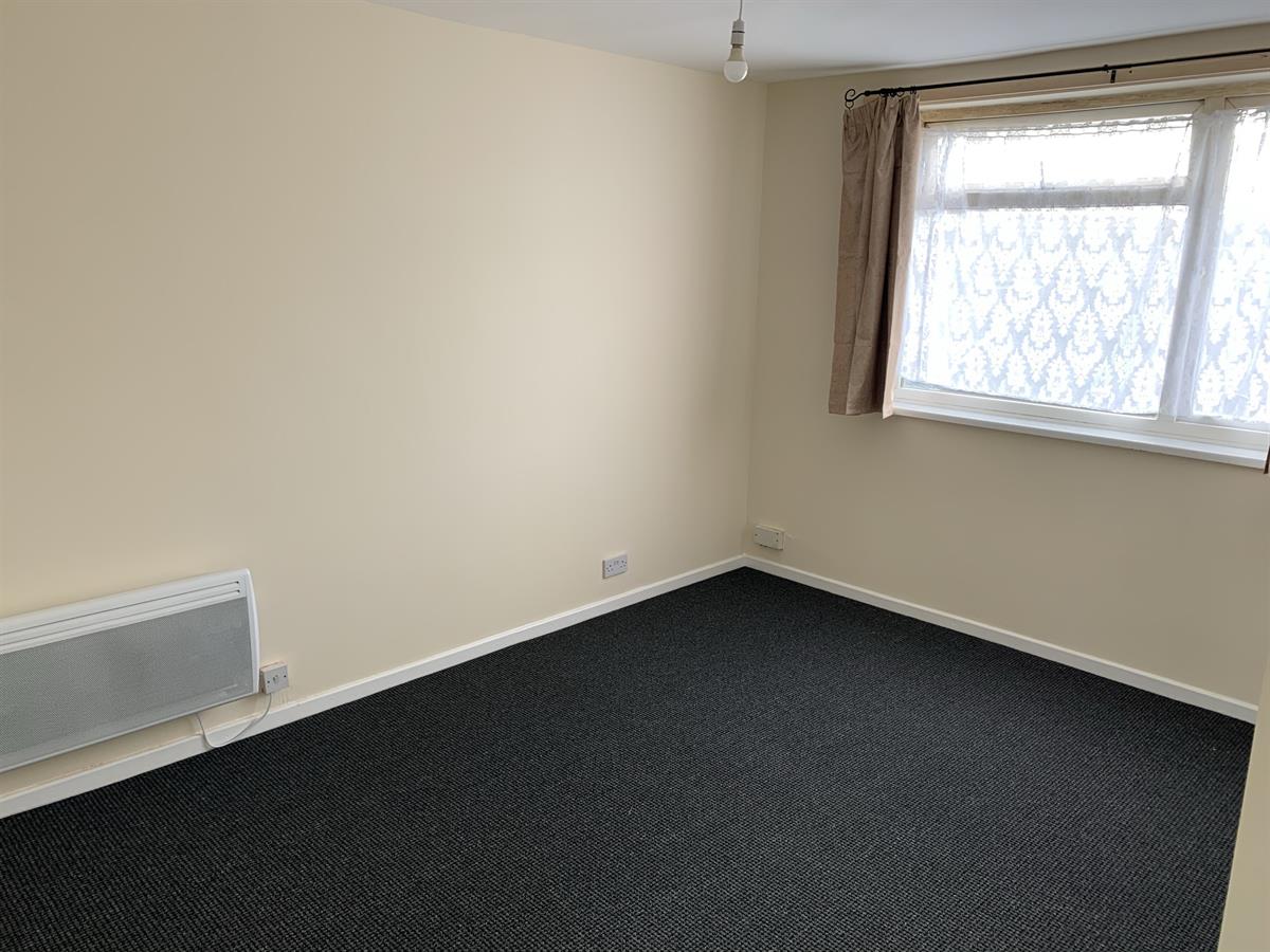 Flat Lee Road in Royal Leamington Spa