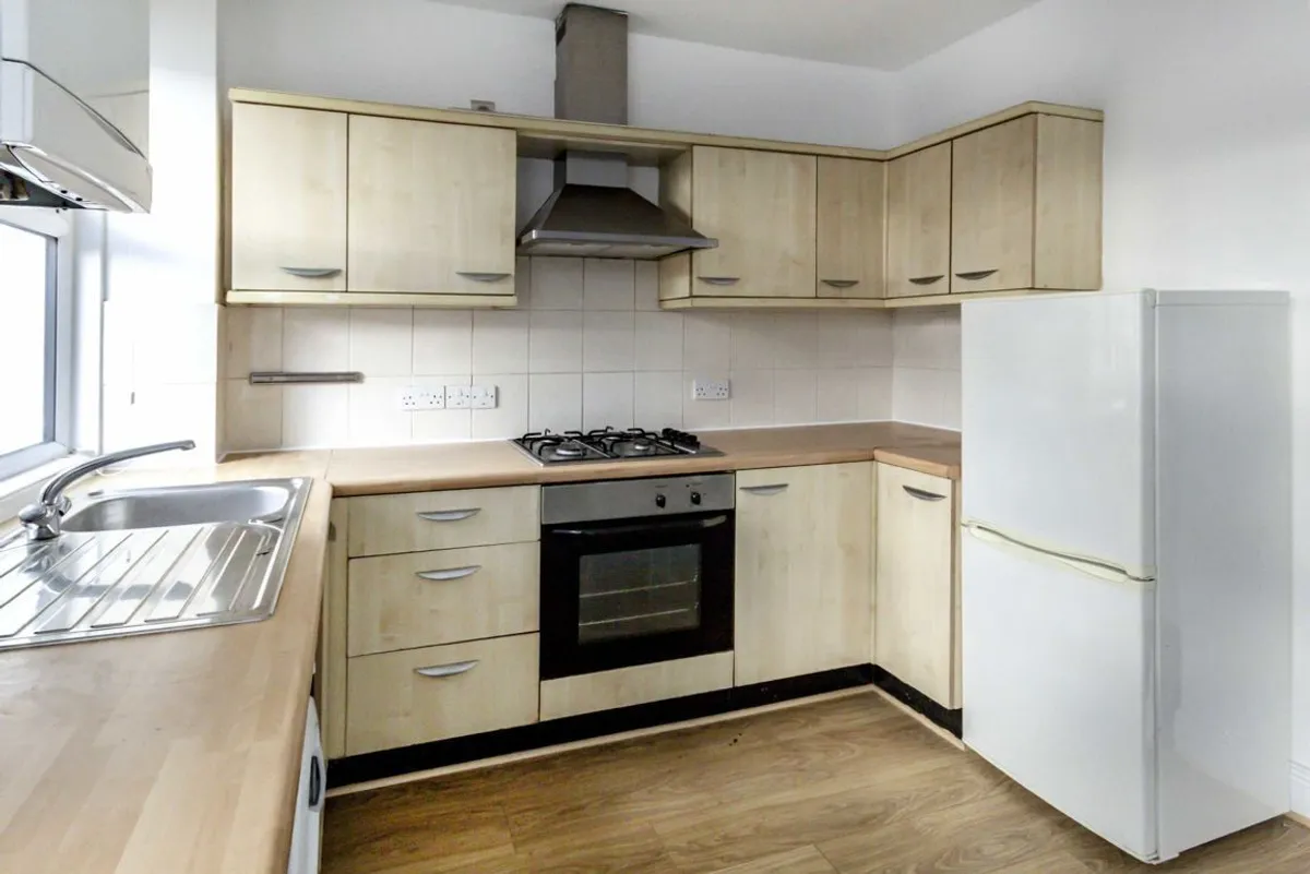 Flat Northfield Avenue in Greater London