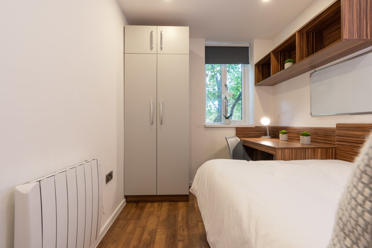 Flat Eskdale Terrace in Newcastle upon Tyne