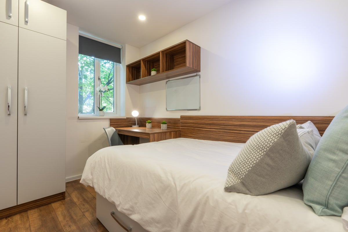 Flat Eskdale Terrace in Newcastle upon Tyne