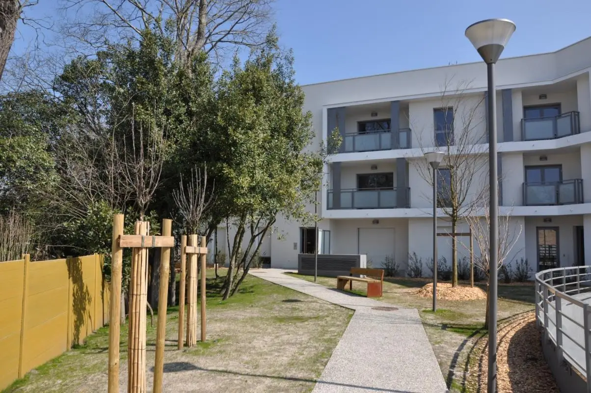 Flat Rue Albert Lailhacar in Bègles