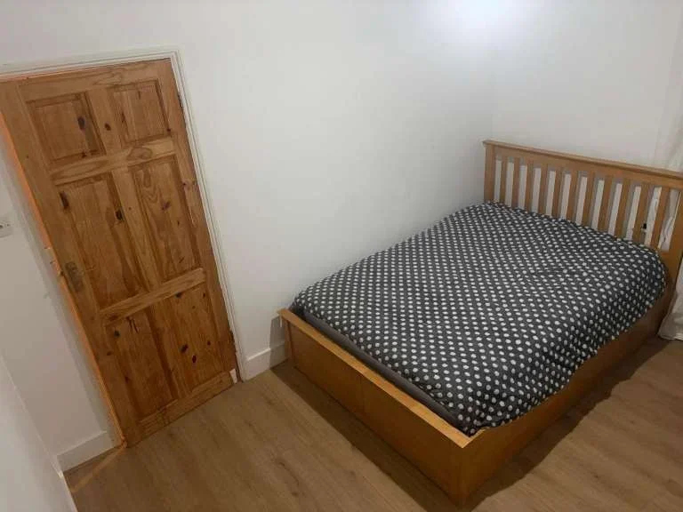 Room Boswell Road in Greater London