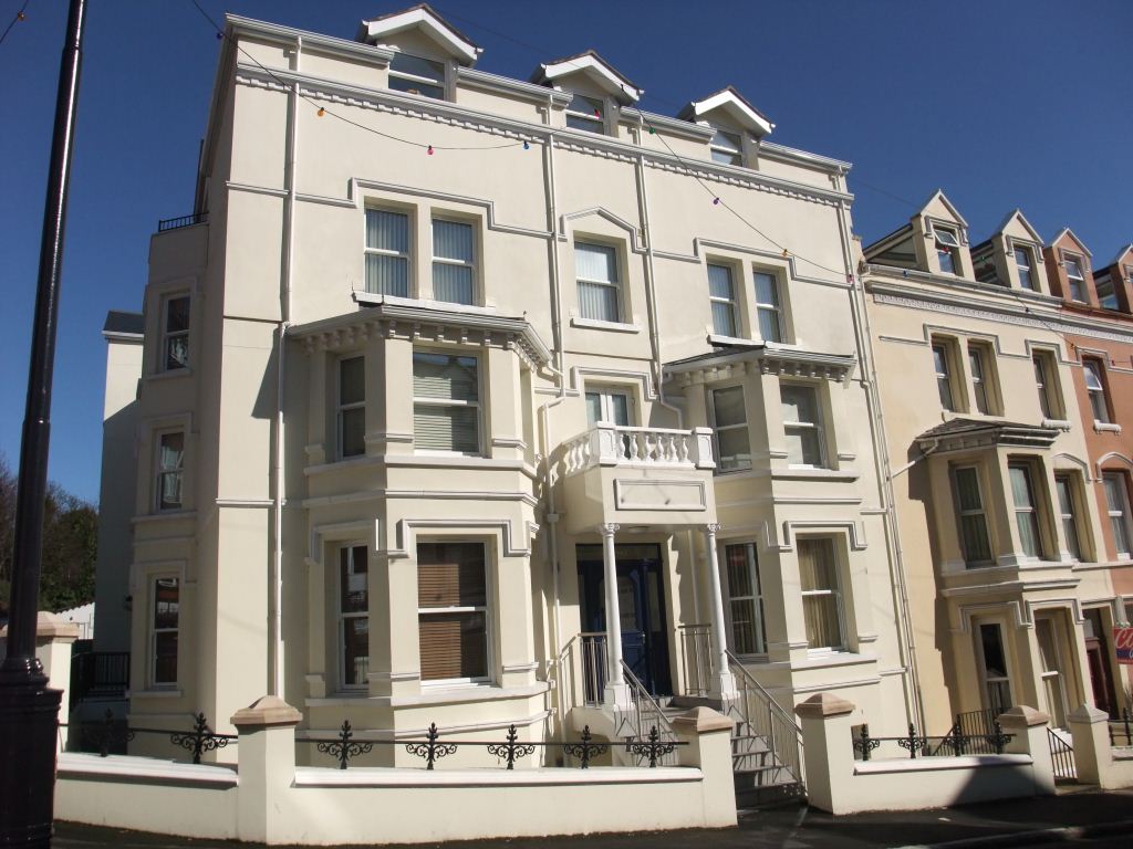 Flat Myrtle Street in Douglas