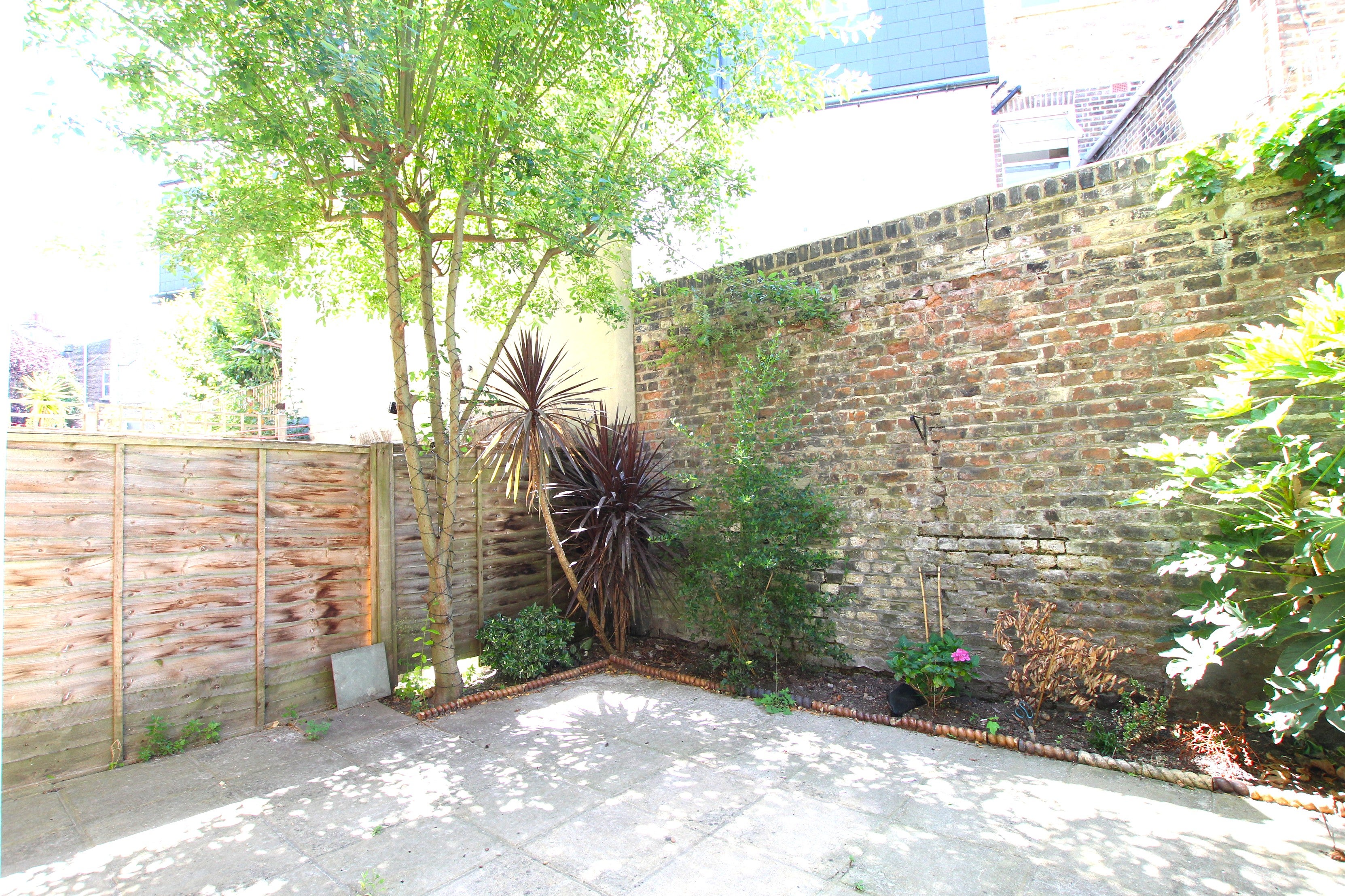 Flat Curwen Road in Greater London
