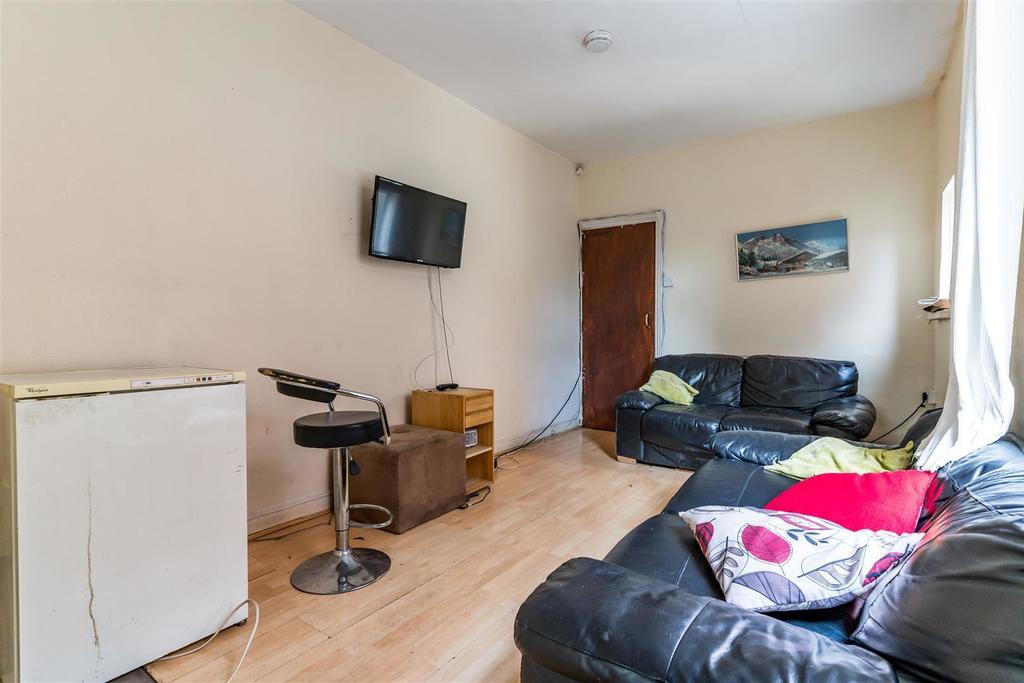 Room Bournbrook Road in Birmingham