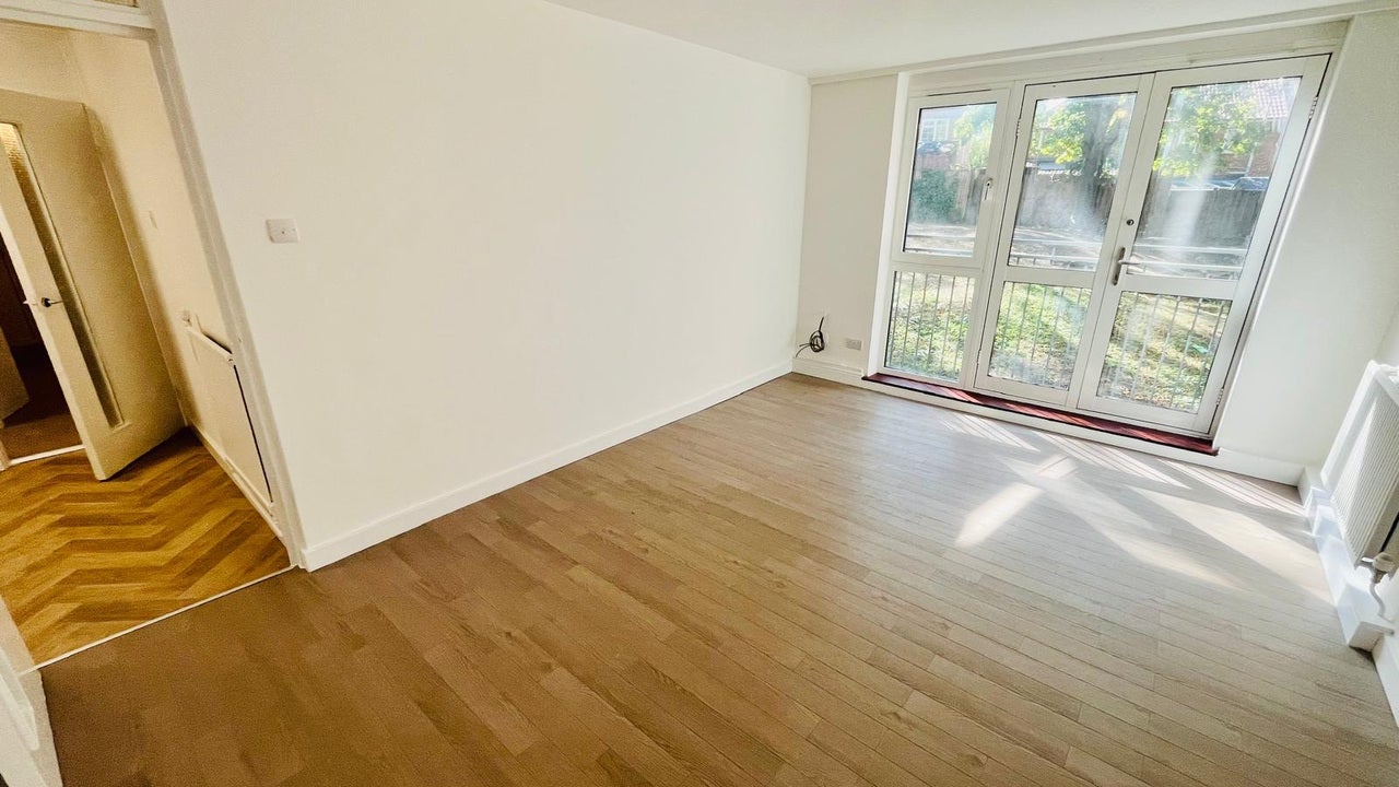 Flat Copley Close in Greater London