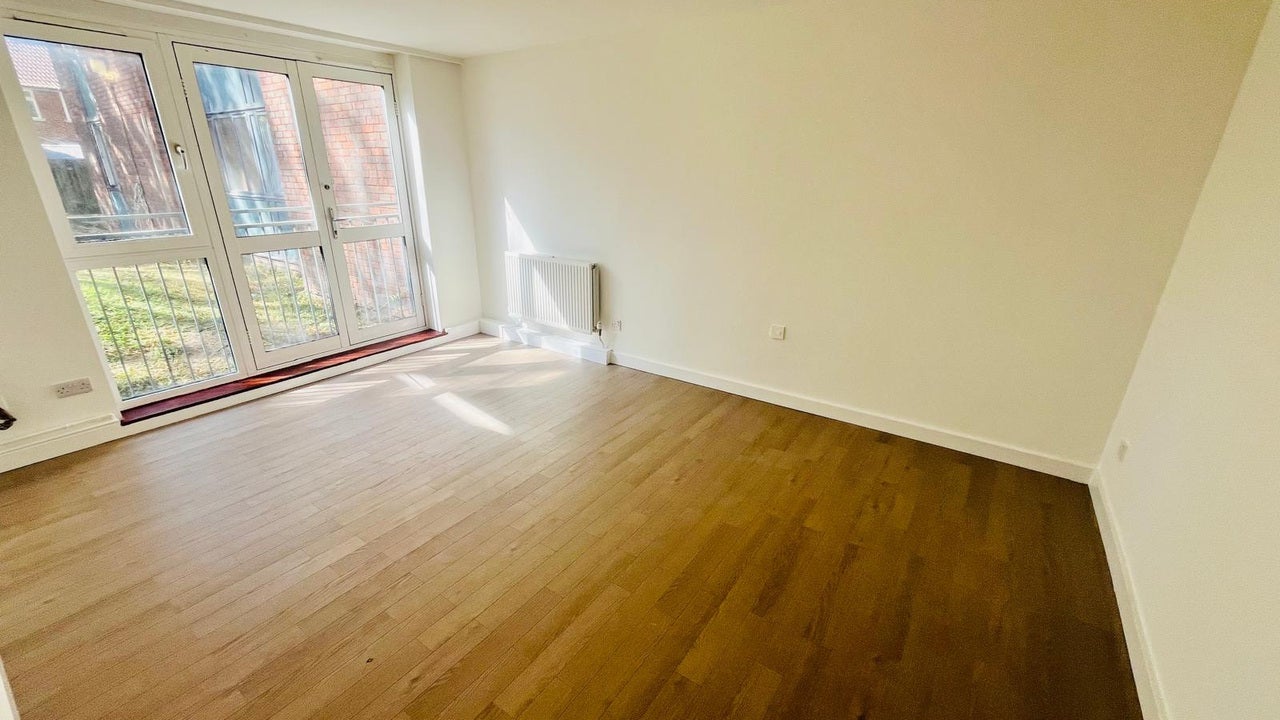 Flat Copley Close in Greater London
