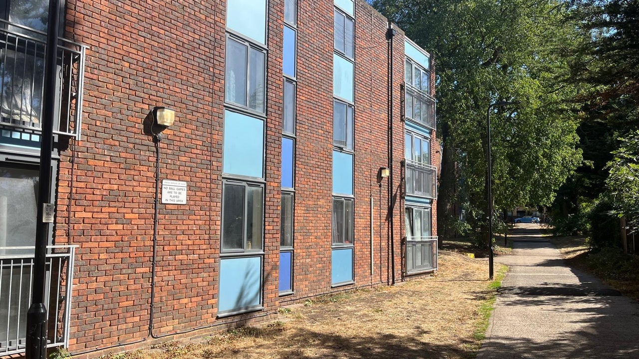 Flat Copley Close in Greater London