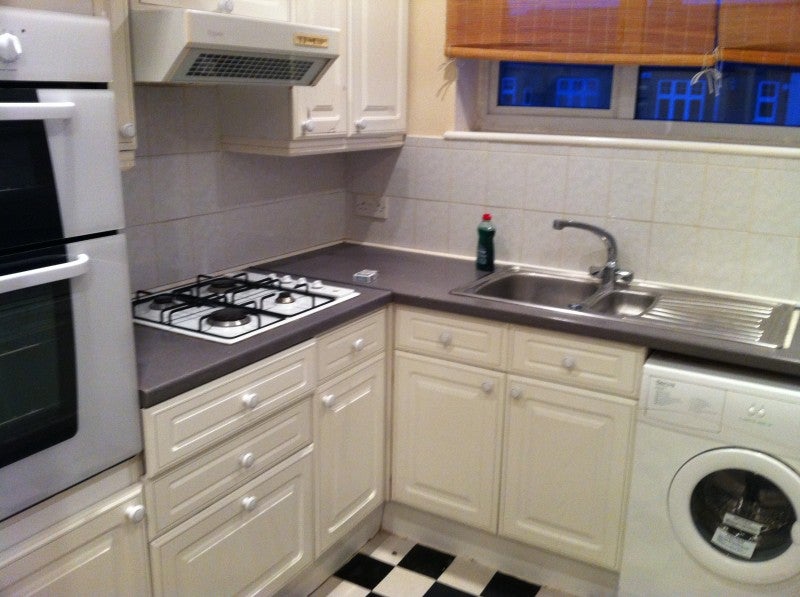 Flat Parsonage Gardens in Greater London