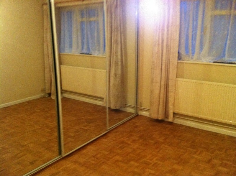 Flat Parsonage Gardens in Greater London