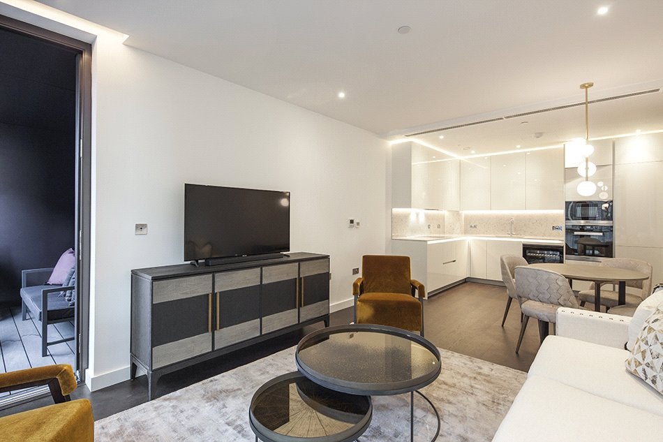 Flat Ponton Road in Greater London