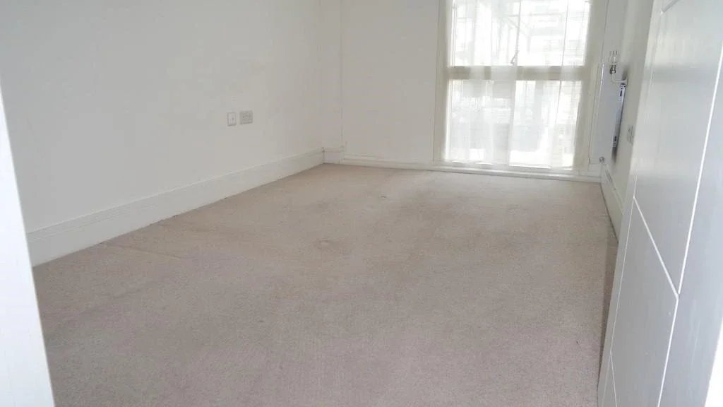 Flat Jacks Farm Way in Greater London