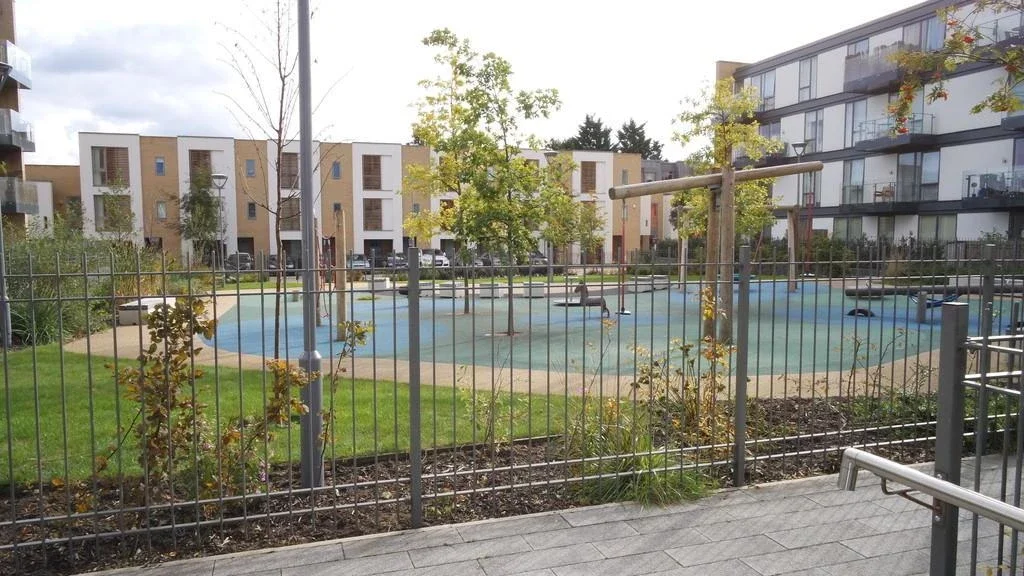 Flat Jacks Farm Way in Greater London