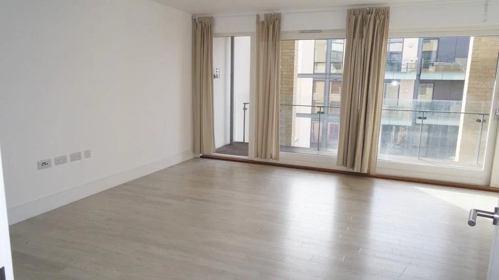 Flat Jacks Farm Way in Greater London