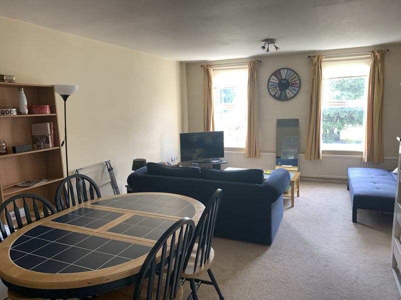 Room Rodenhurst Road in Greater London