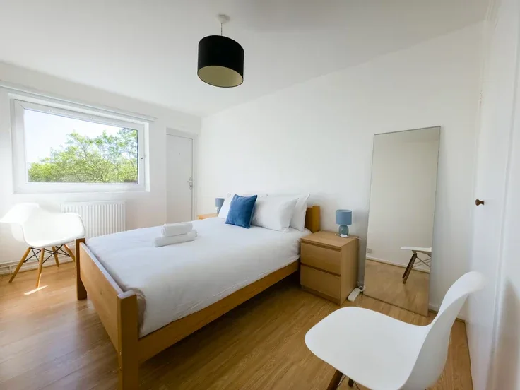 Flat Rhodeswell Road in Greater London