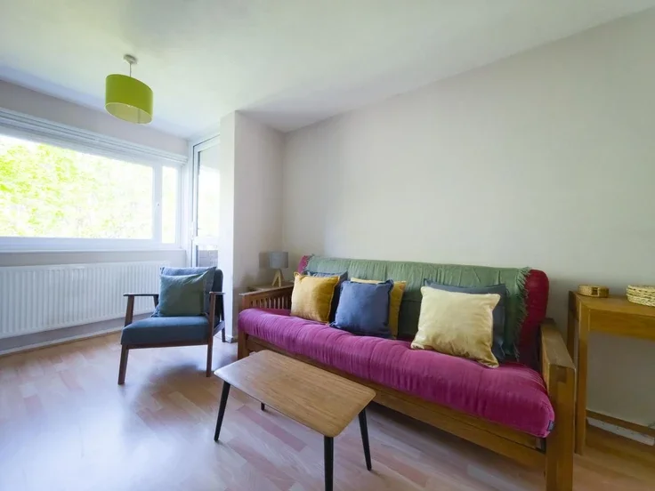 Flat Rhodeswell Road in Greater London