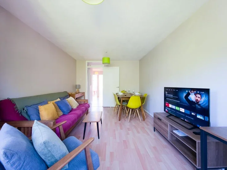 Flat Rhodeswell Road in Greater London
