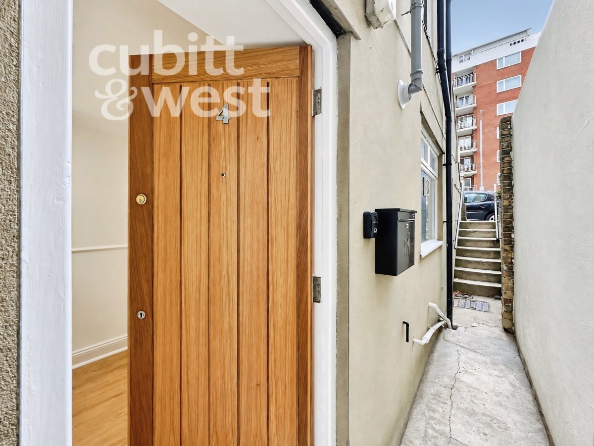 Flat Copthorne Bank in Mid Sussex