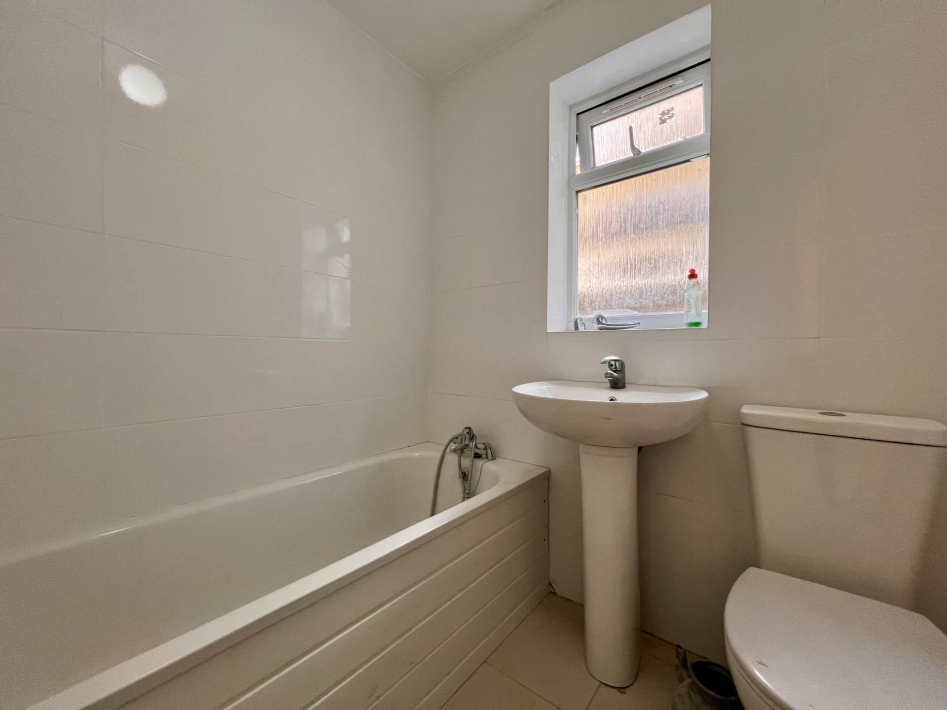 Flat Gower Road in Greater London