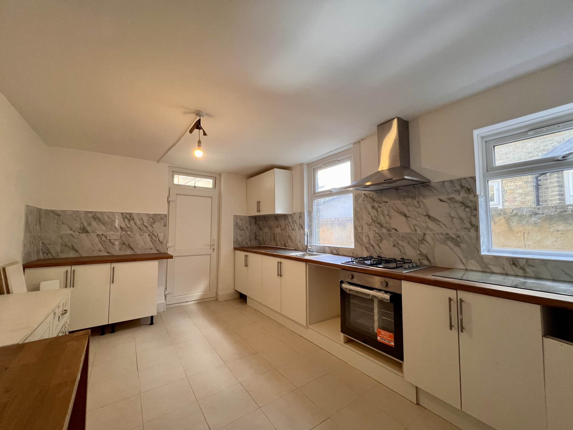 Flat Gower Road in Greater London