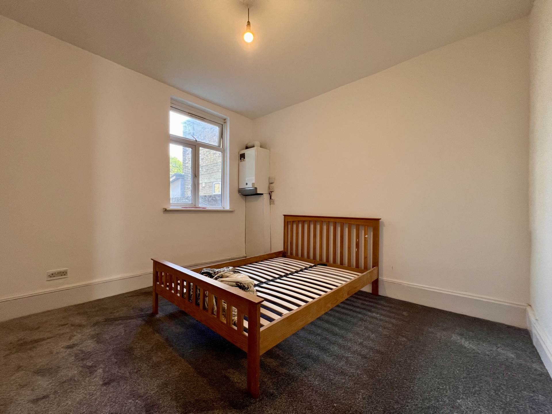 Flat Gower Road in Greater London