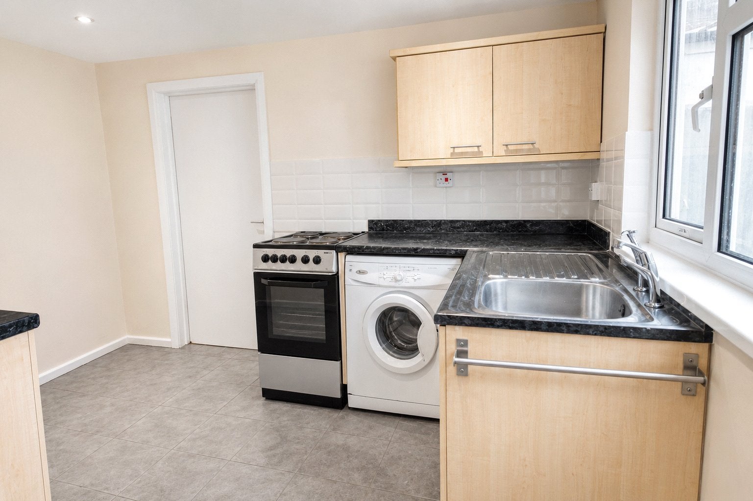 Flat Gloucester Road in Bristol
