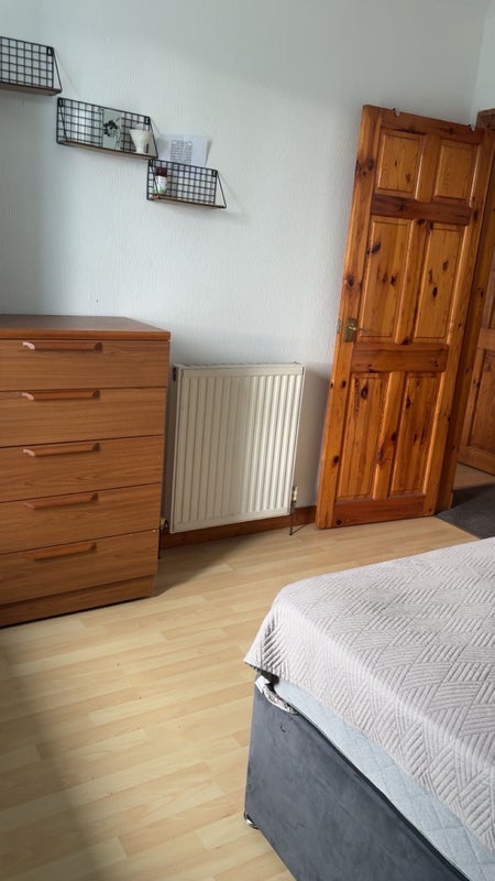 Room Kingsbridge Drive in Rutherglen