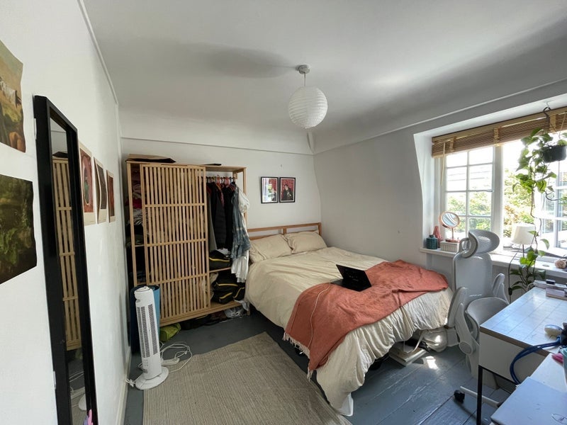 Room Mill Row in Greater London