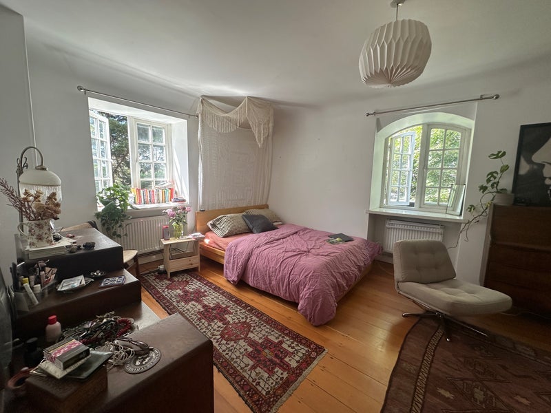 Room Mill Row in Greater London