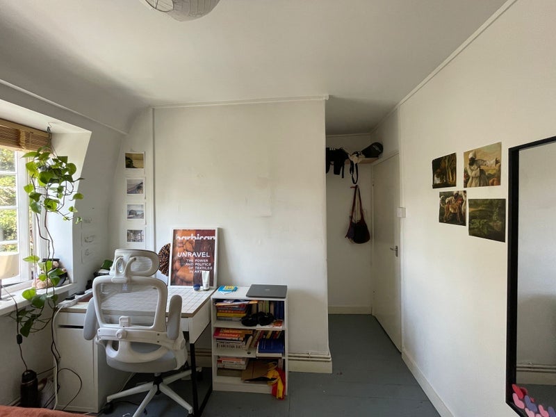 Room Mill Row in Greater London