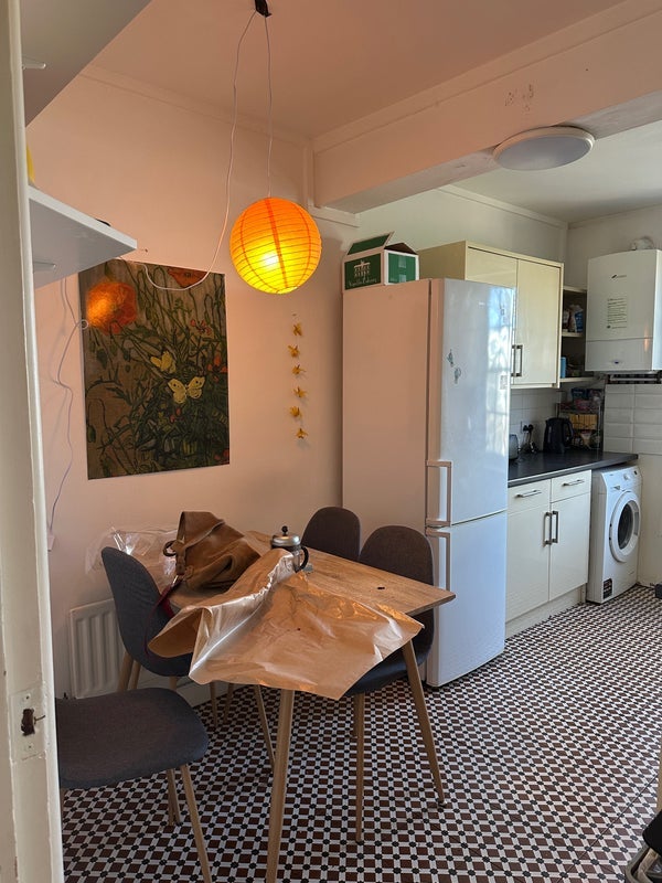 Room Mill Row in Greater London