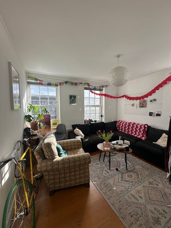 Room Mill Row in Greater London