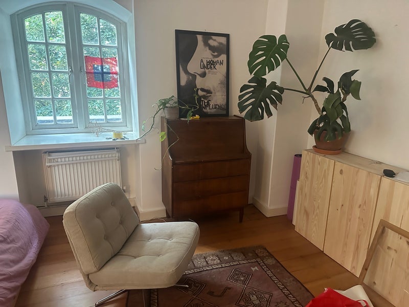 Room Mill Row in Greater London
