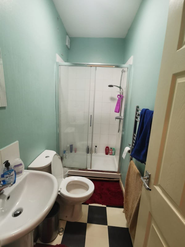 Room Quarry Mount Terrace in Leeds
