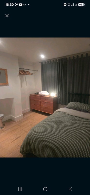 Flat Spring Hill in Greater London
