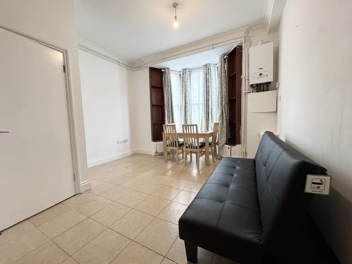 Flat Jackson Road in Greater London