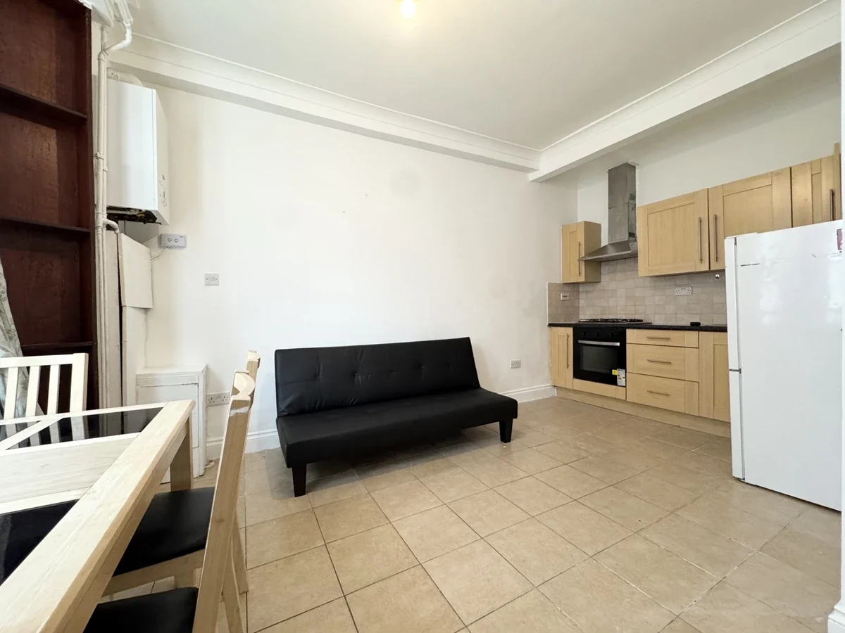 Flat Jackson Road in Greater London